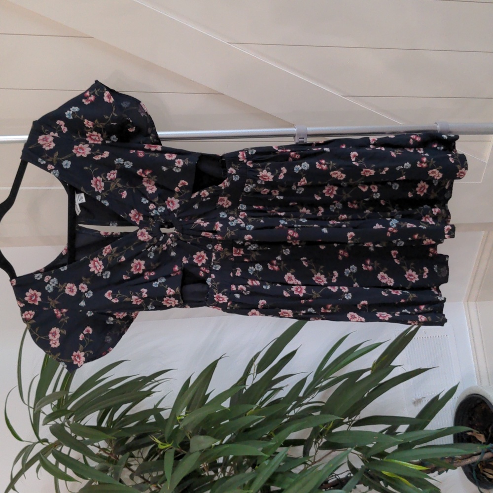 black cutout floral dress small